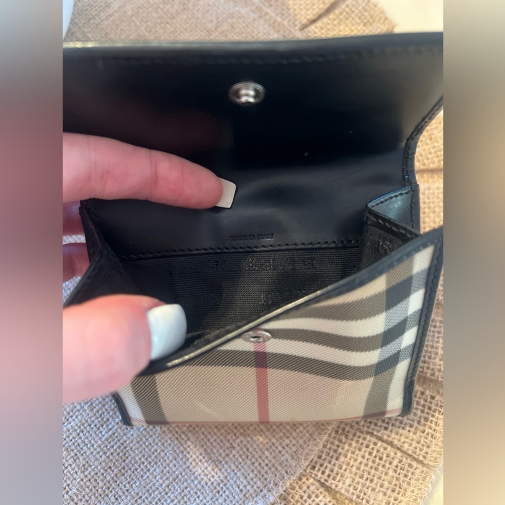 Burberry Classic House Check Bifold Wallet - Picture 6 of 6